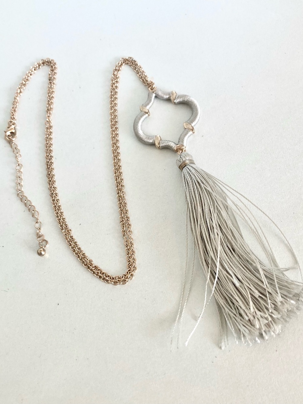 Light gray Pendant Tassel preloved long chain Necklace Elegant Women's Jewelry - Picture 4 of 7